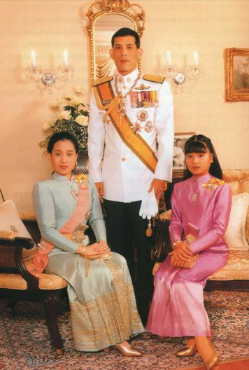 สมเด็จพระเจ้าอยู่หัว มหาวชิราลงกรณ บดินทรเทพยวรางกูร รัชกาลที่ ๑๐